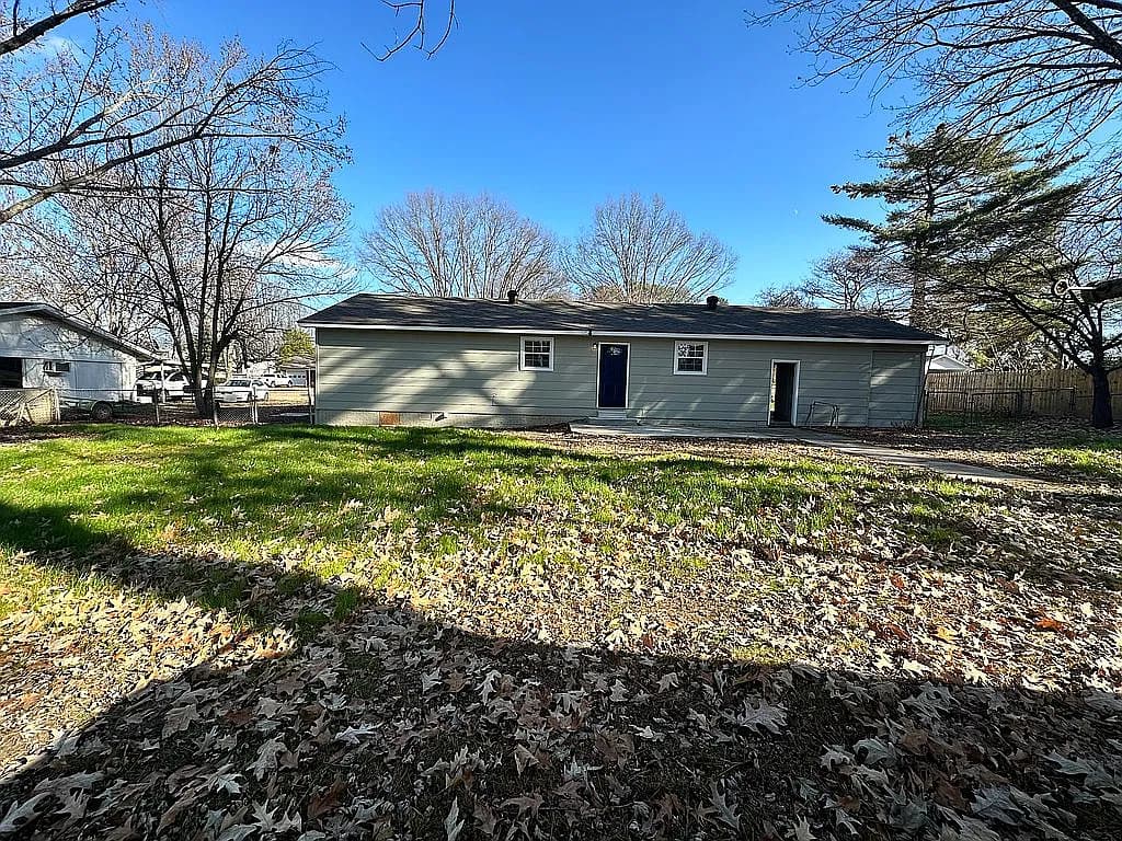 27 Central Ln — exterior photo