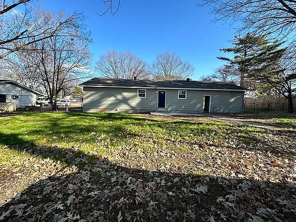 27 Central Ln — exterior photo