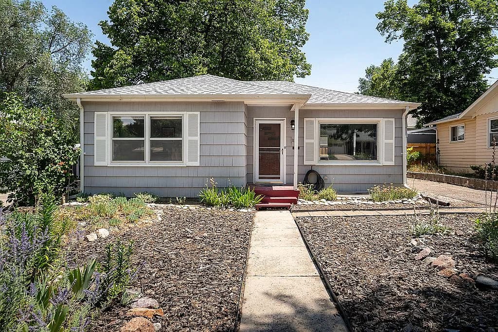 113 N Logan Ave — exterior photo
