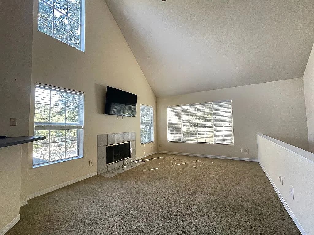 13700 Richmond Park Dr N APT 605 — exterior photo