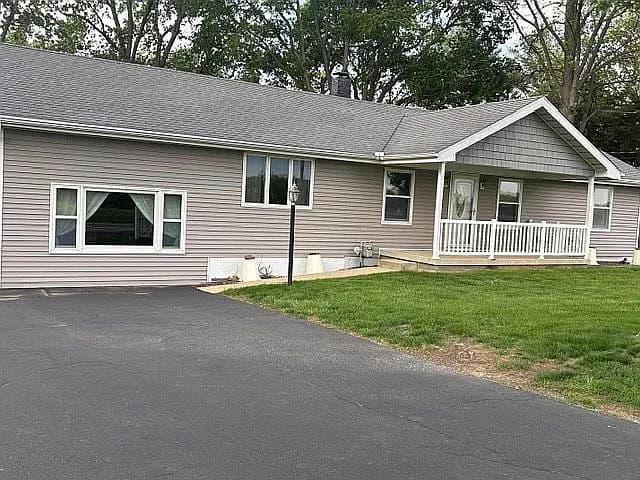 3616 W Rock Springs Rd — exterior photo