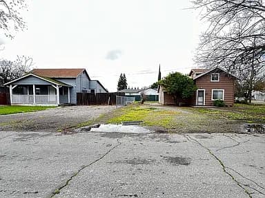 2880 Elm St — exterior photo