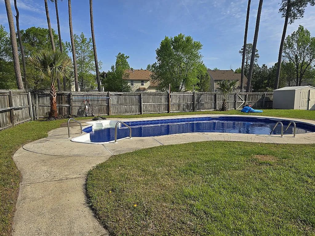 2017 Regency Dr — exterior photo