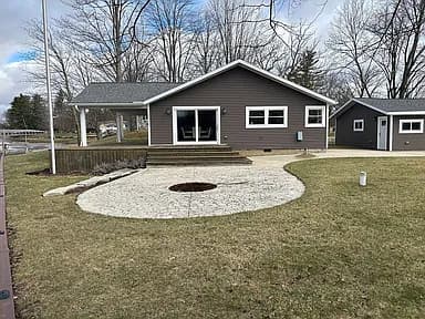 5458 Oakridge Dr — exterior photo
