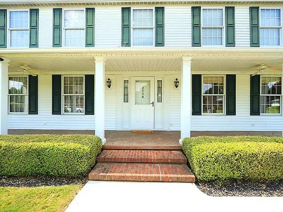 2540 Meadow Rd — exterior photo