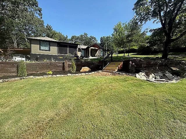 433 Combs Ave — exterior photo