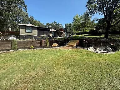 433 Combs Ave — exterior photo