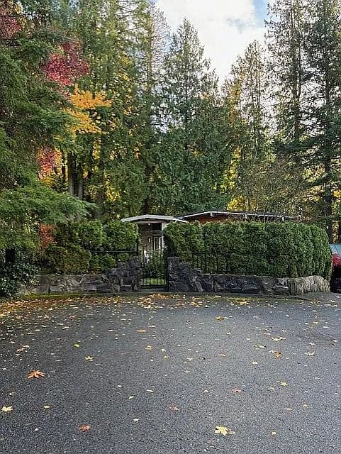 5724 SW Orchid Ct — exterior photo