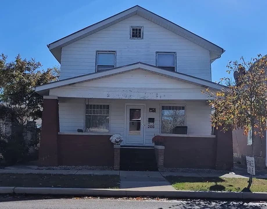 206 N High St — exterior photo