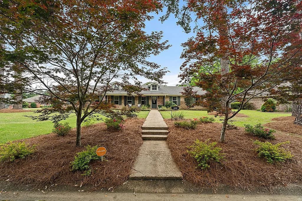 100 Greenwood Pl — exterior photo