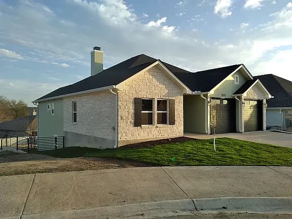 1811 Chateau Ln — exterior photo