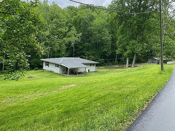 635 Boyce Rd — exterior photo