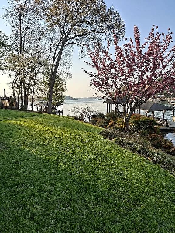 7980 Holly Ct — exterior photo