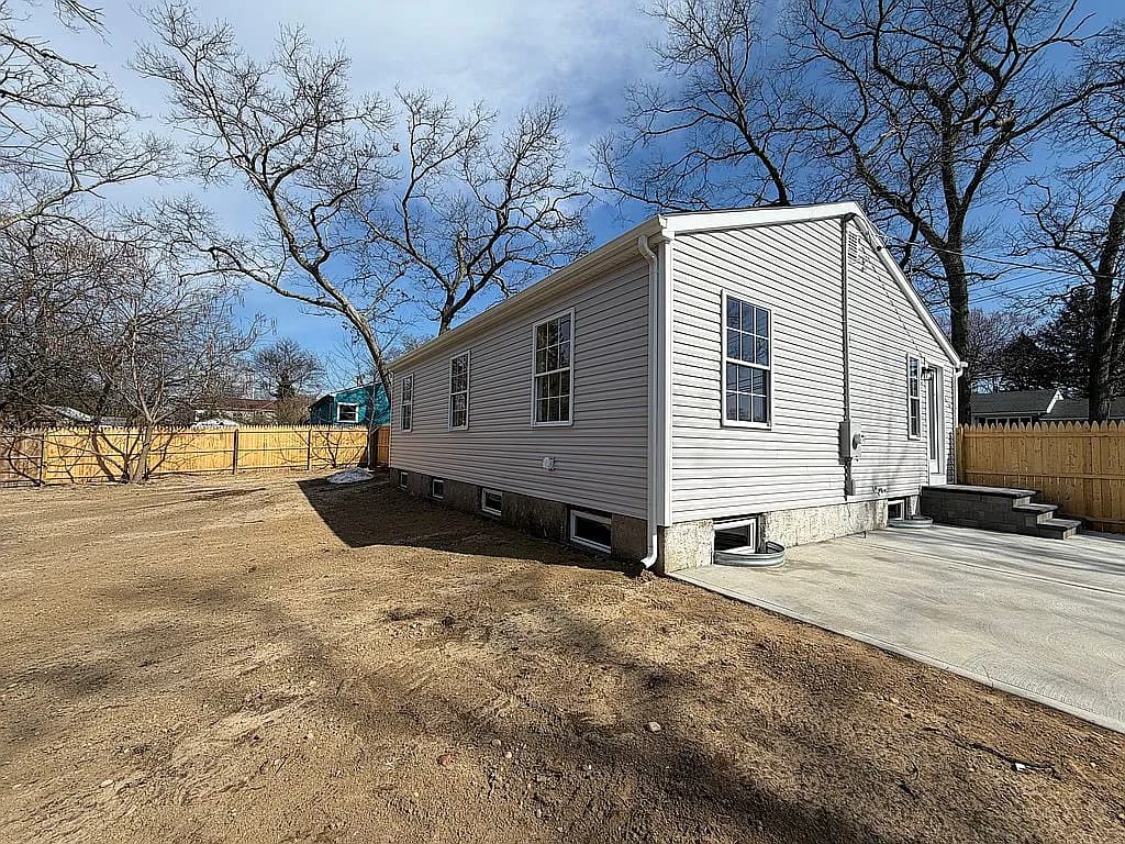 661 College Rd — exterior photo