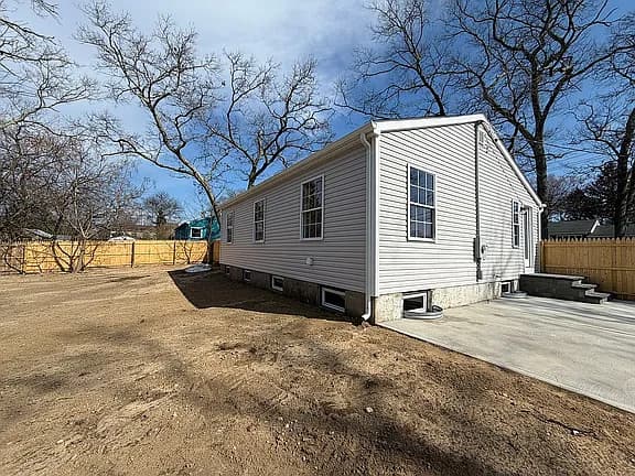 661 College Rd — exterior photo