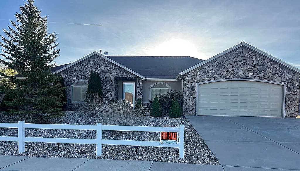 839 S Laurie Ln — exterior photo