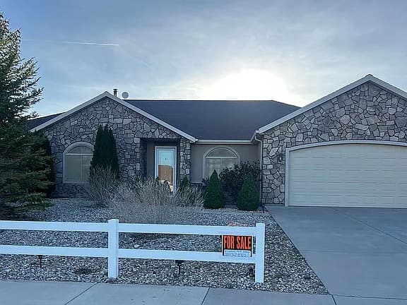 839 S Laurie Ln — exterior photo