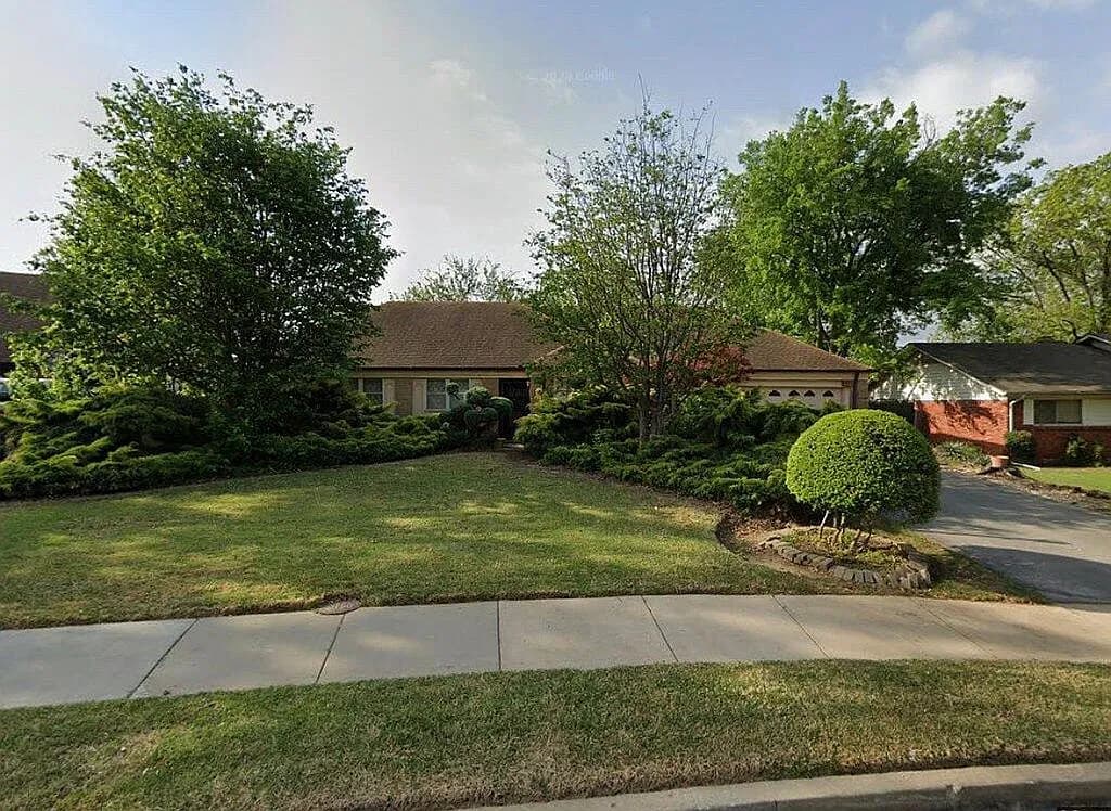 6618 E 57th St S — exterior photo