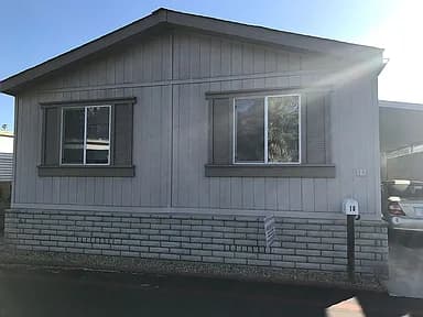 18 Freeway Ln — exterior photo