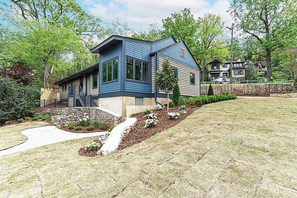 2754 Milner Ct S — exterior photo