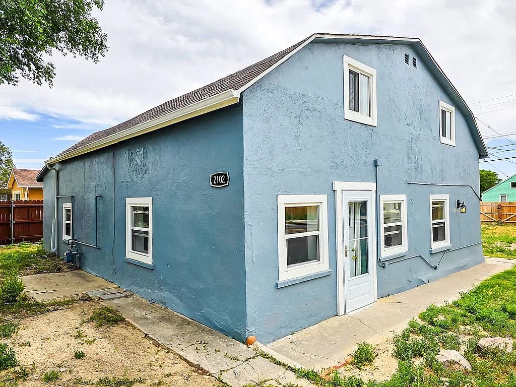 2102 E 12th St — exterior photo