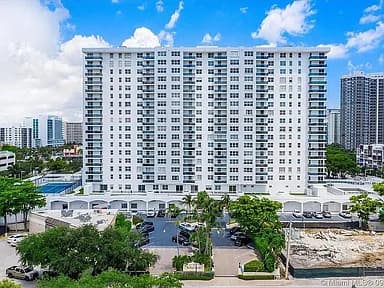 3015 N Ocean Blvd APT 3I — exterior photo