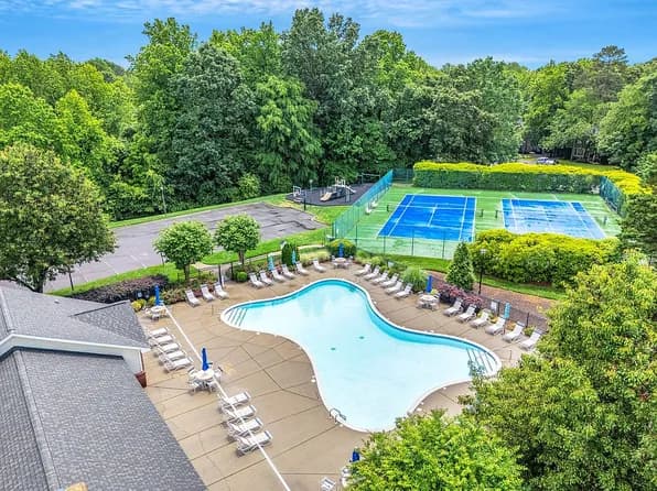 1121 Deep Hollow Ct — exterior photo