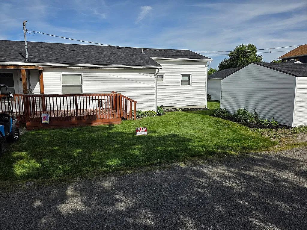 7656 Walnut St — exterior photo
