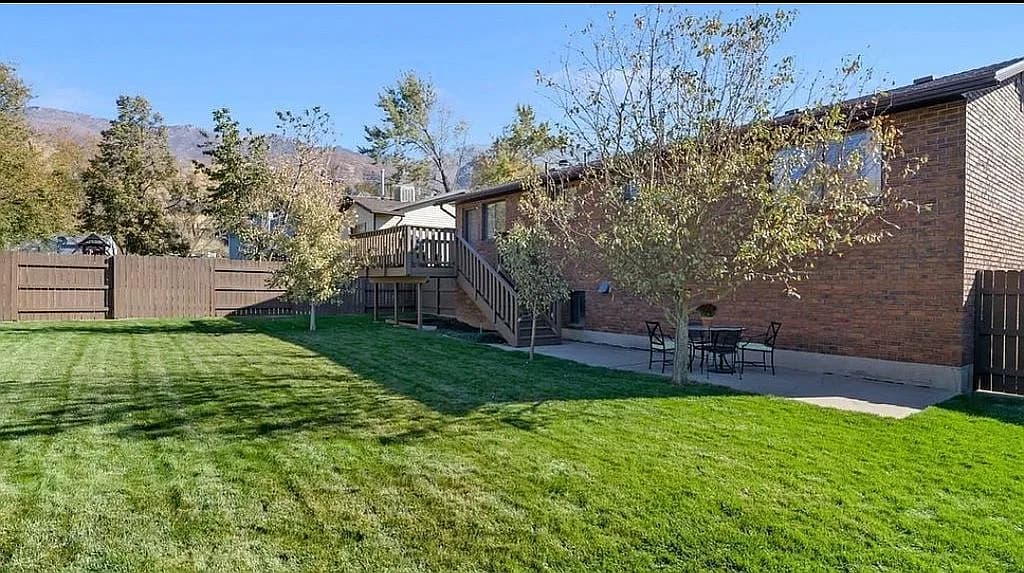 5655 S Village Way — exterior photo