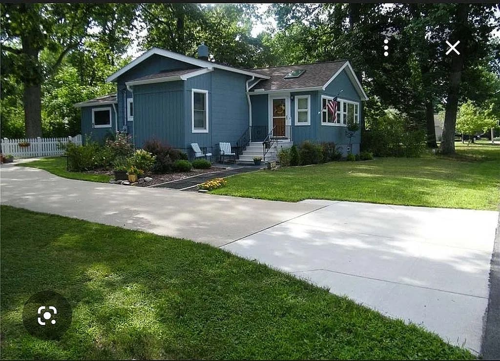 233 S Point Dr — exterior photo