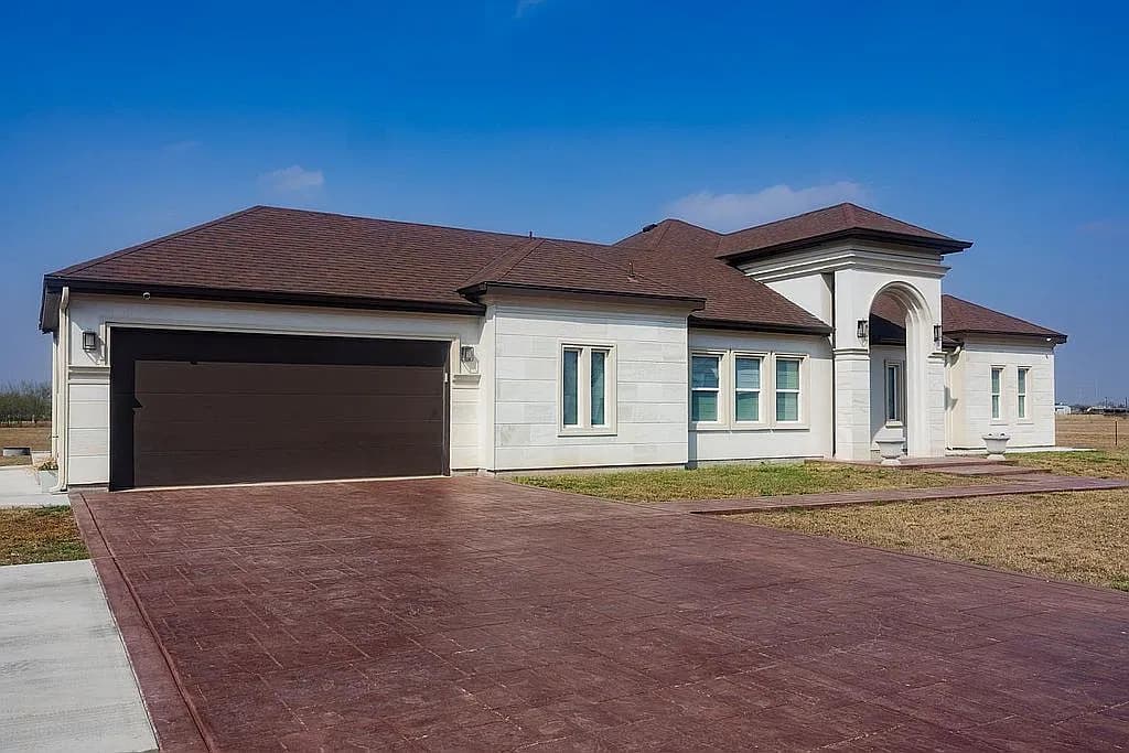 100 S J Hernandez St — exterior photo