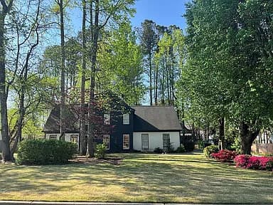 5570 Surrey Ct — exterior photo