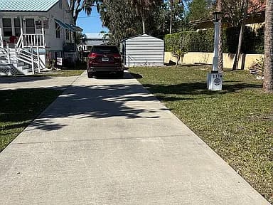 1174 SE Kings Bay Dr — exterior photo