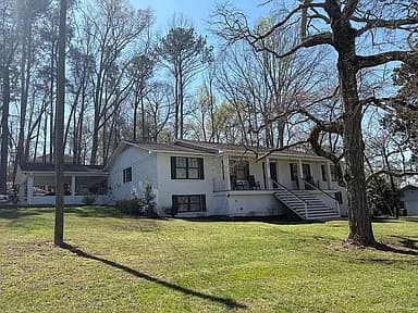 143 Three Oaks Dr SE — exterior photo