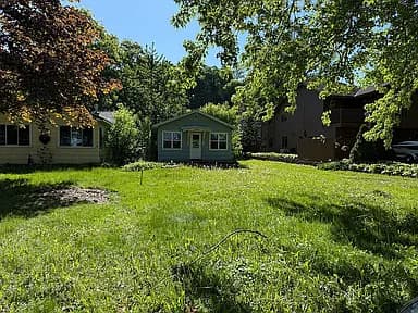 3051 Julia Way — exterior photo