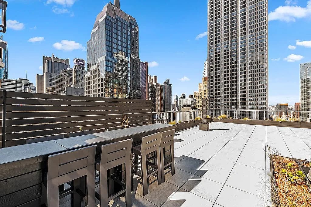 150 W 51st St APT 1927 — exterior photo