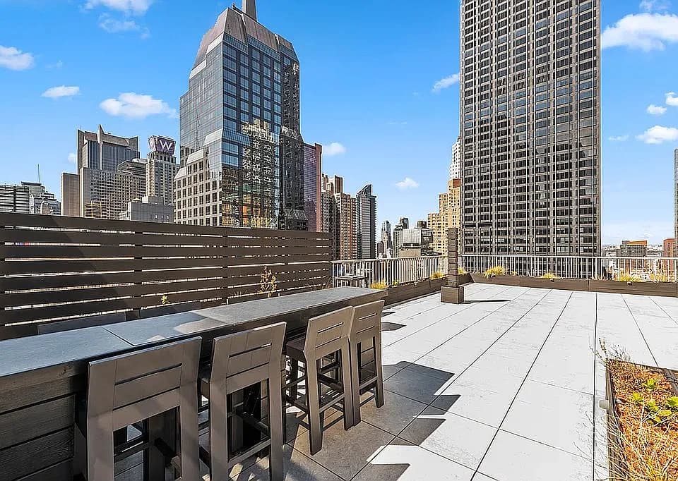 150 W 51st St APT 1927 — exterior photo