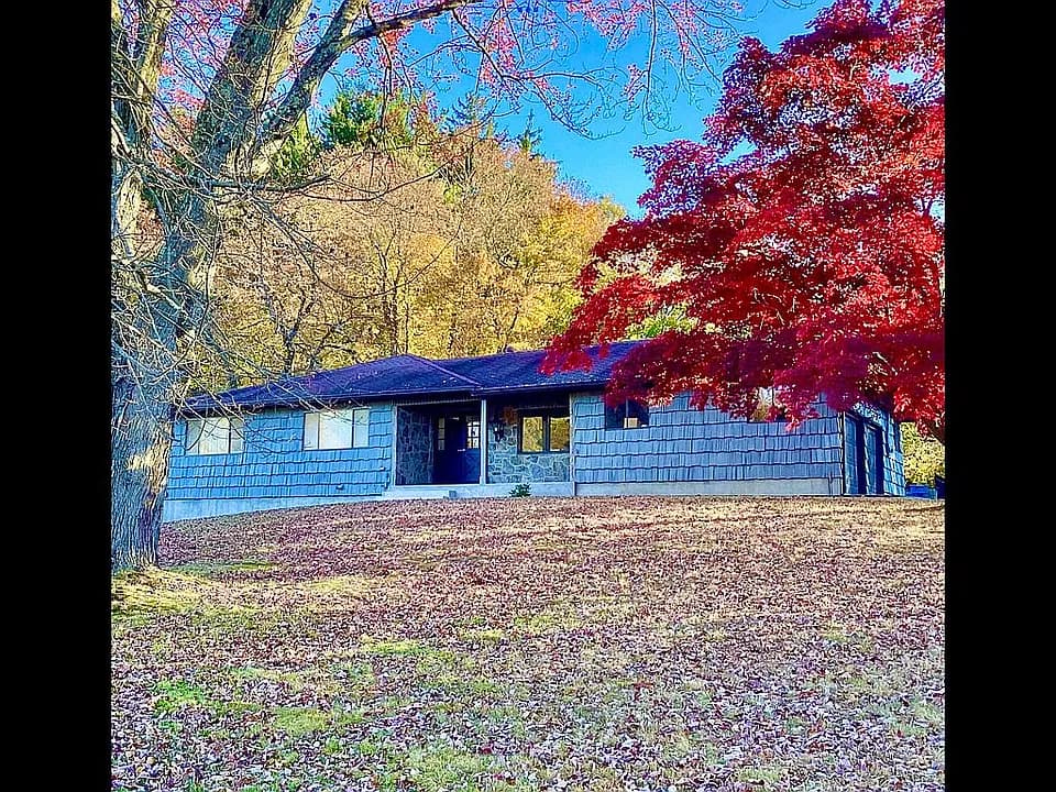 64 Eastview Dr — exterior photo