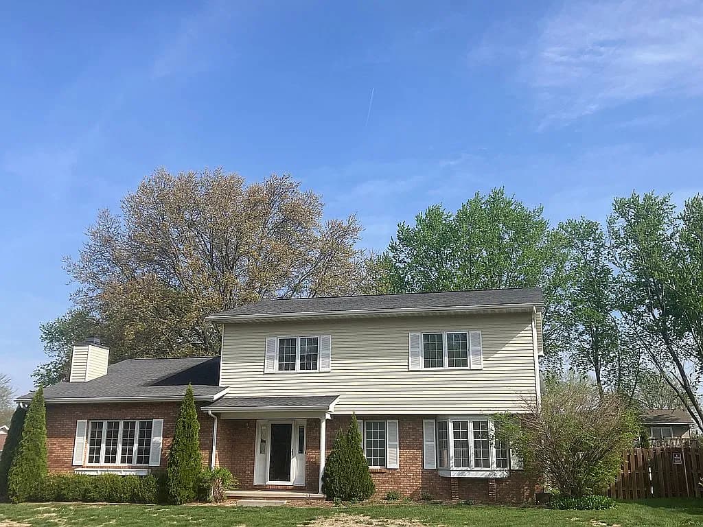 2525 Wydown Ave — exterior photo