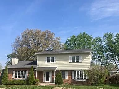 2525 Wydown Ave — exterior photo