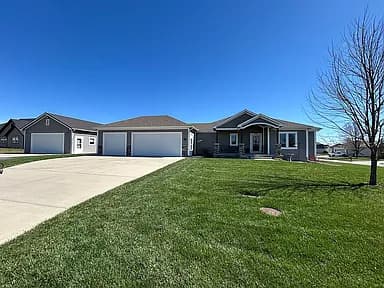 903 Cedar Ct — exterior photo