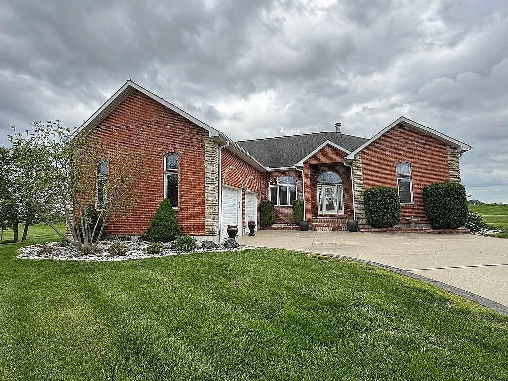 210 Meadow Crest Ct — exterior photo