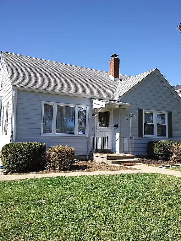 1504 3rd Pkwy — exterior photo