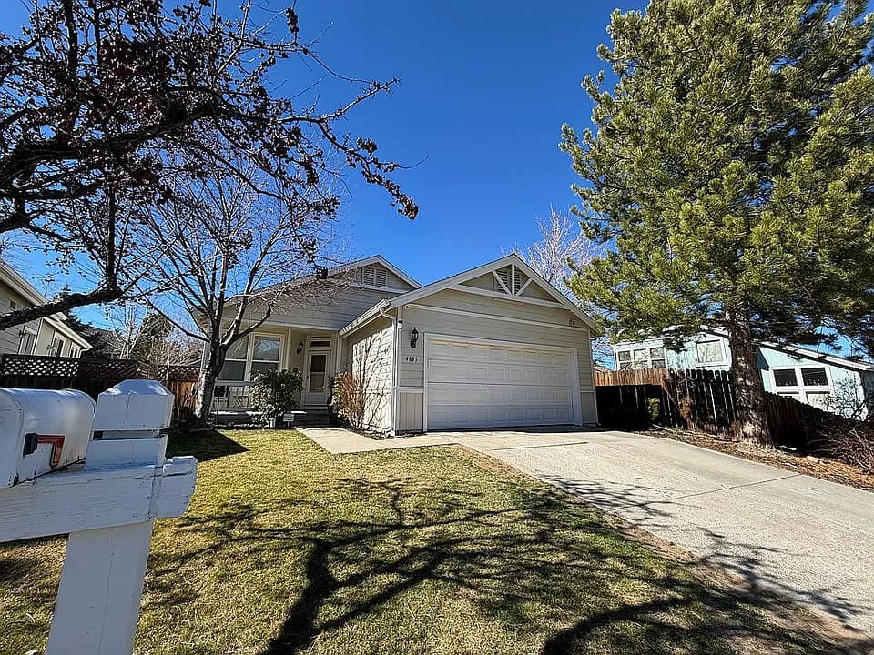 4695 Hampton Ln — exterior photo