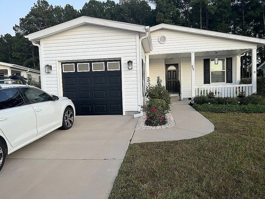 227 Lakeside Crossing Dr — exterior photo
