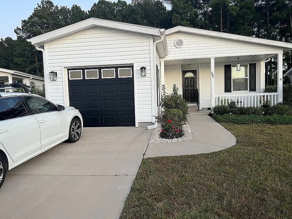 227 Lakeside Crossing Dr — exterior photo