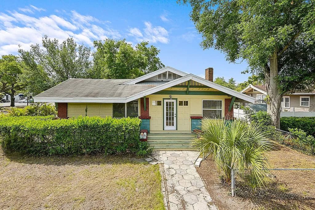 2800 2nd Ave N — exterior photo