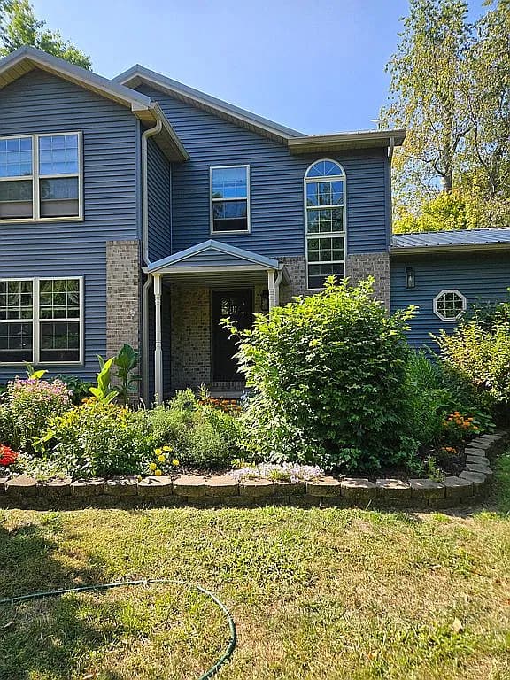 5 Woodmere Dr — exterior photo