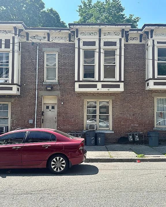 219 1st St — exterior photo