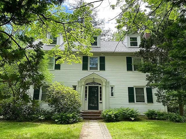 52 Fearing St — exterior photo